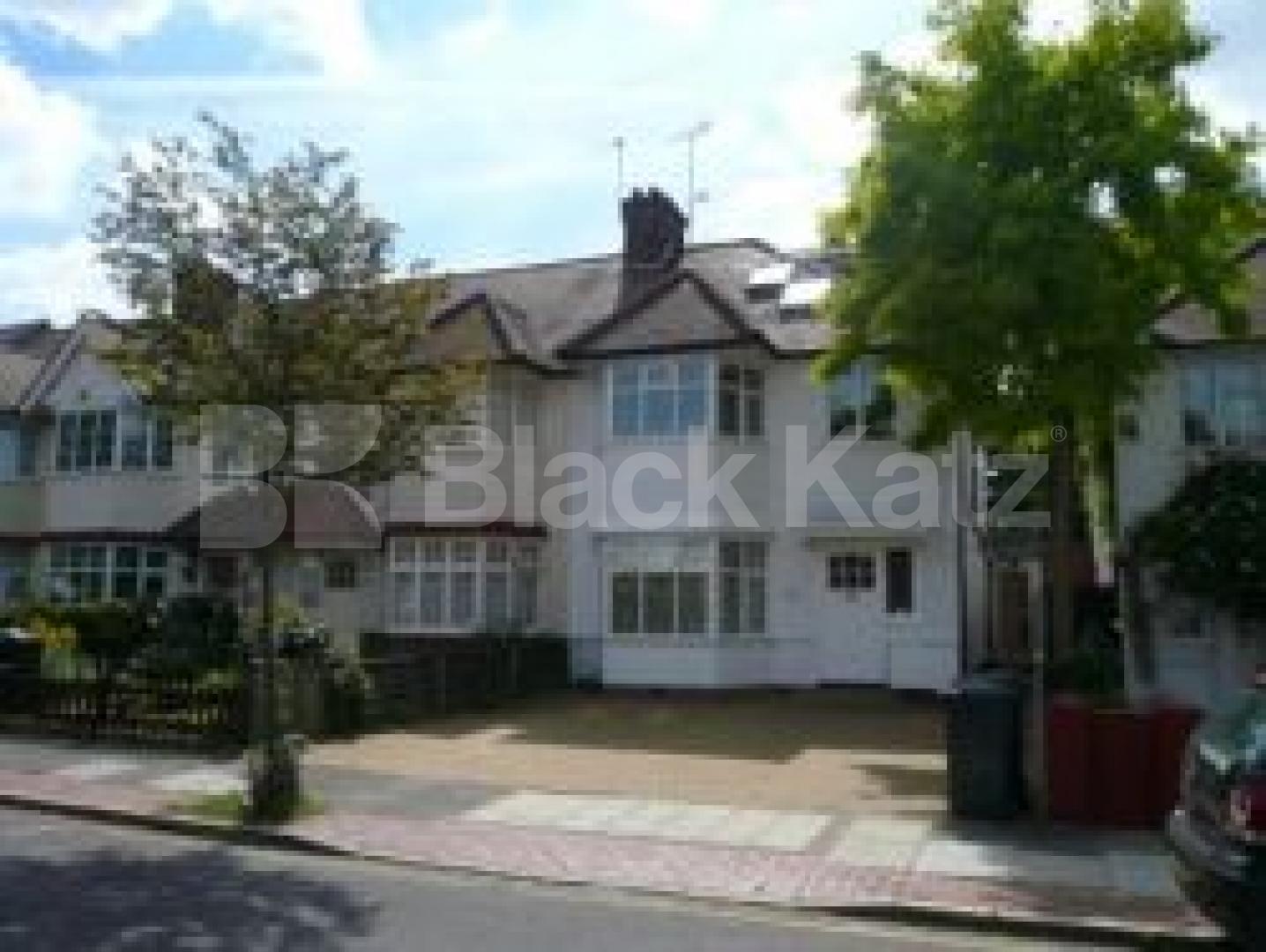 			5 Bedroom, 1 bath, 1 reception Flat			 Hervey Road, FINCHLEY CENTRAL